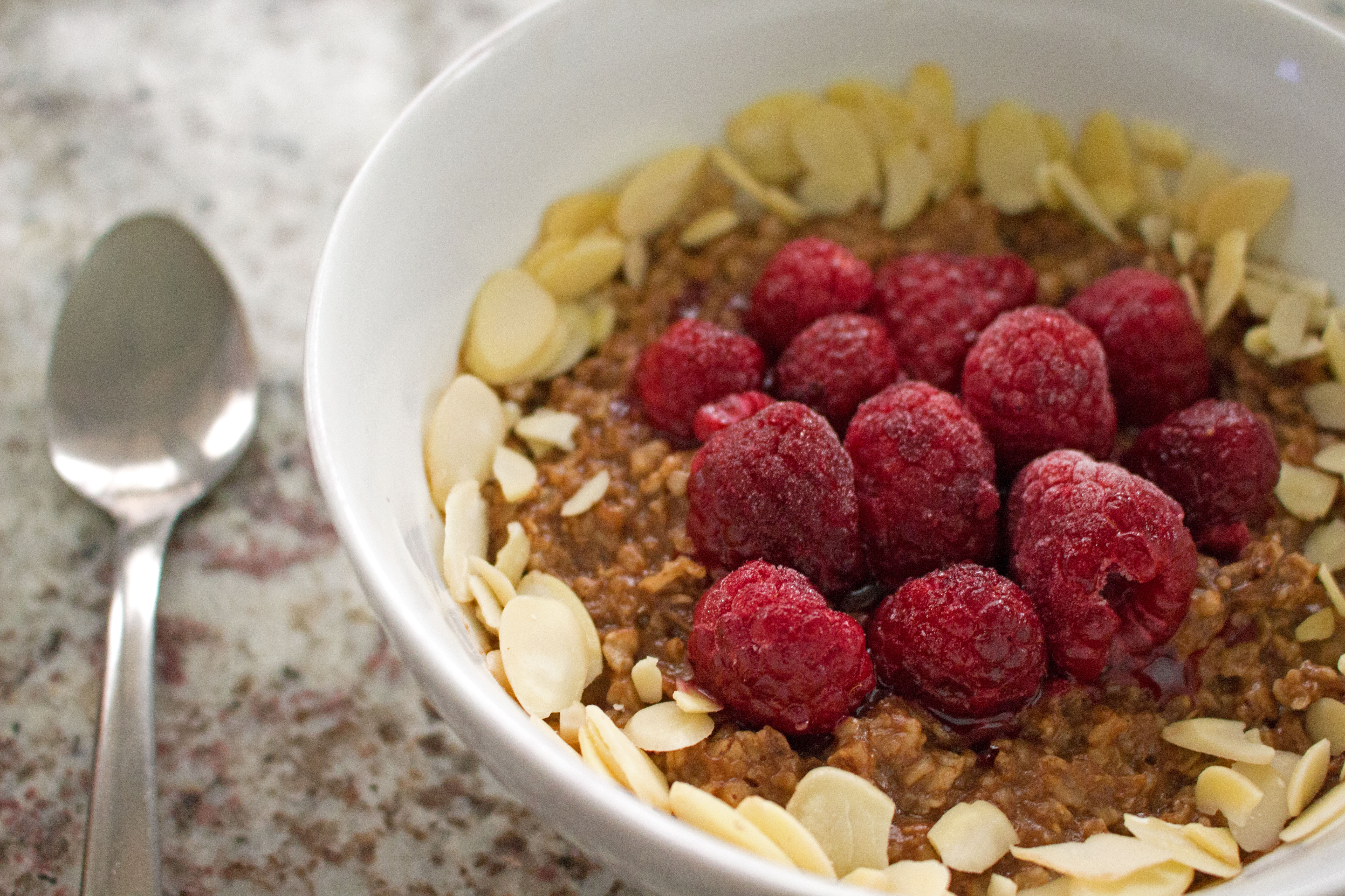 low fodmap chocolate raspberry almond oatmeal with slivered almonds