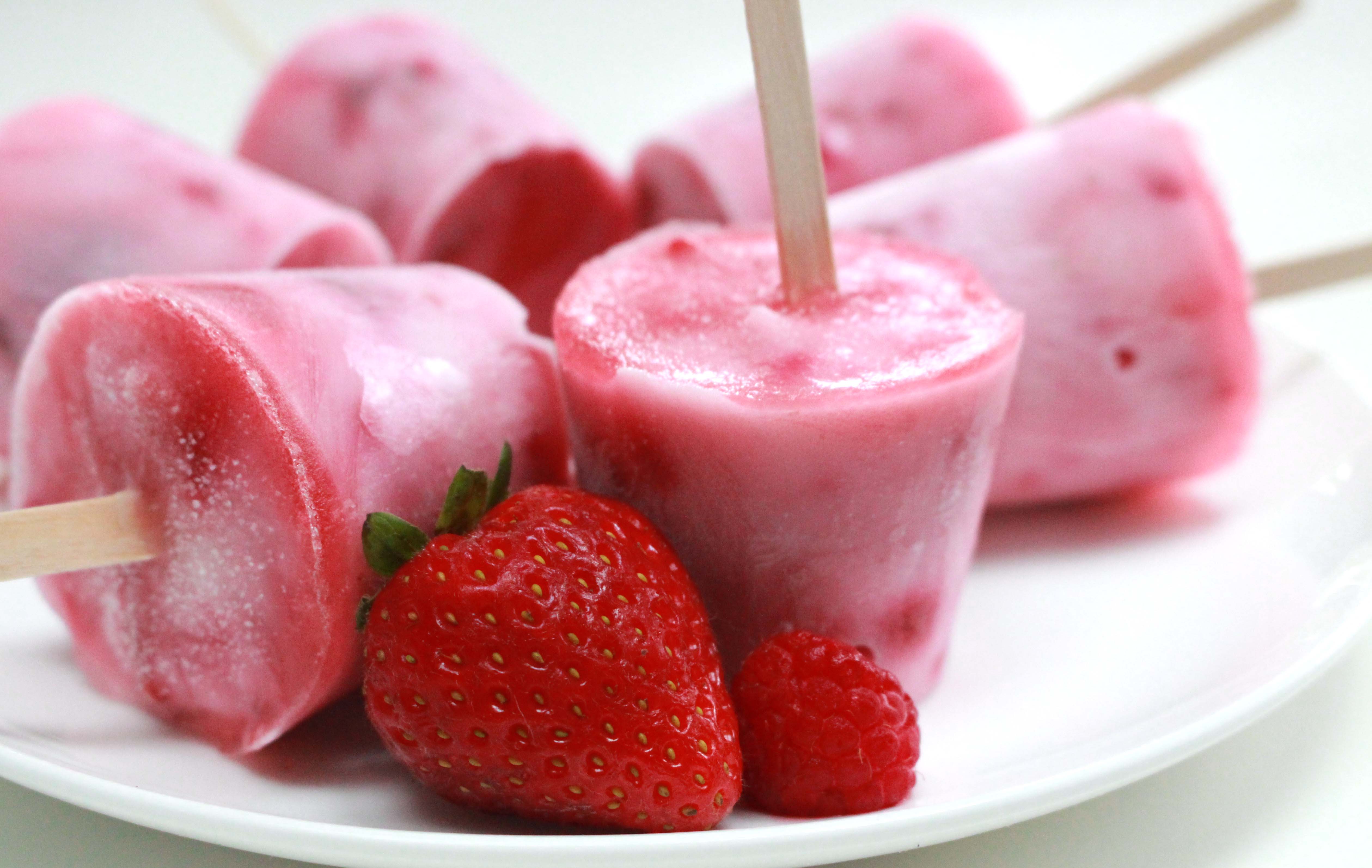low fodmap strawberry raspberry yogurt popsicles